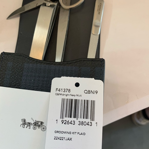 Coach travel set. - Picture 4 of 8